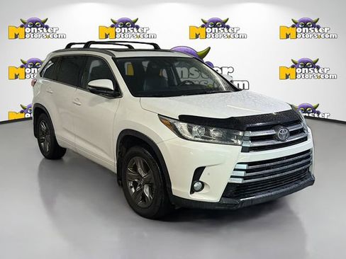 Used 2017 Toyota Highlander Limited image 3
