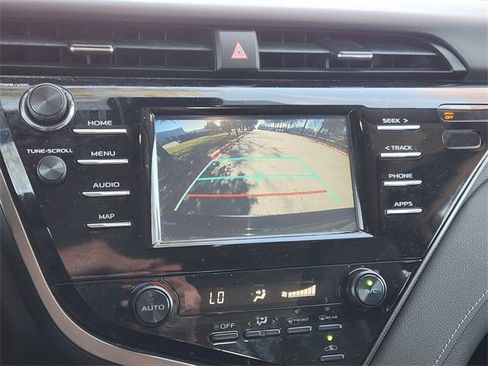 Used 2019 Toyota Camry SE image 18