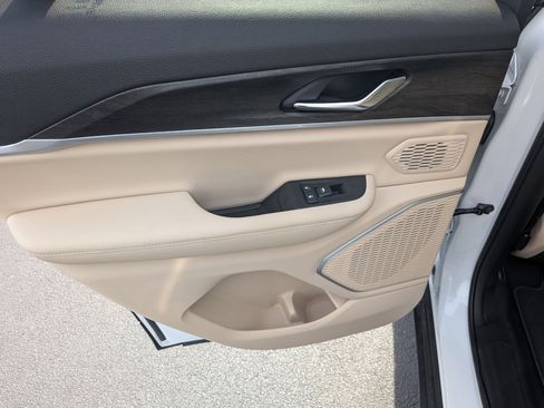 New 2026 Jeep Grand Cherokee Limited w/ Luxury Tech Group II RWD image 27