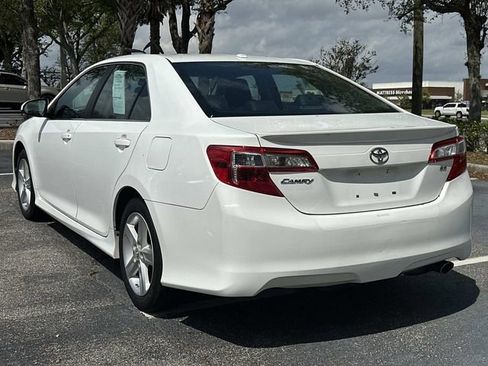 Used 2014 Toyota Camry SE w/ Moonroof Package image 5