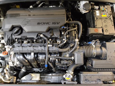 Used 2024 Hyundai Elantra SE FWD image 30