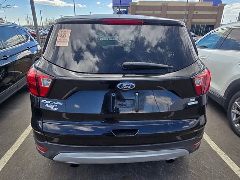 Used 2019 Ford Escape SE image 12