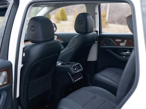 Used 2023 Mercedes-Benz GLS 450 4MATIC image 18