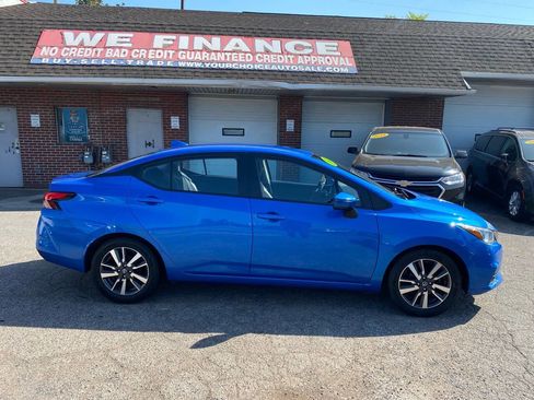 Used 2021 Nissan Versa SV image 5