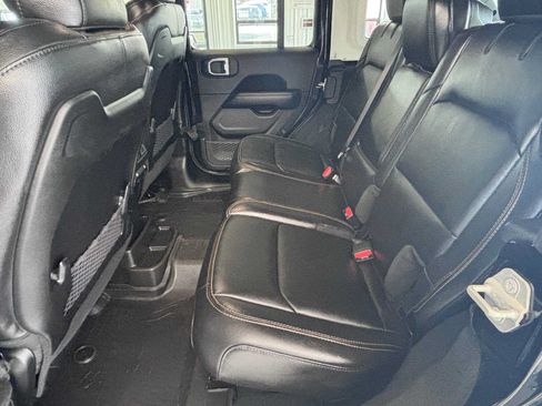 Used 2024 Jeep Wrangler Unlimited Sahara AWD/4WD image 16