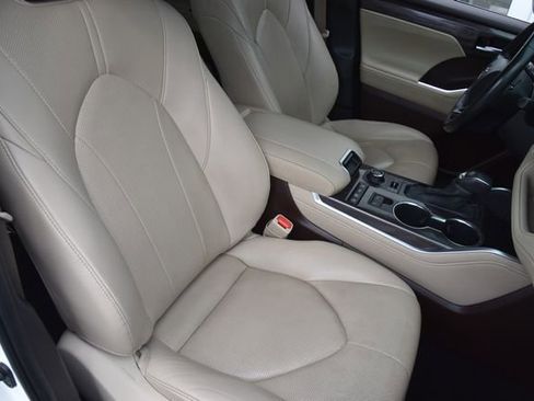 Used 2020 Toyota Highlander Limited w/ Protection Package #3 image 33