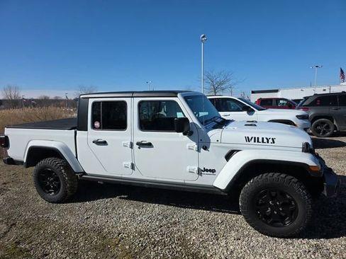 Used 2023 Jeep Gladiator Willys image 8