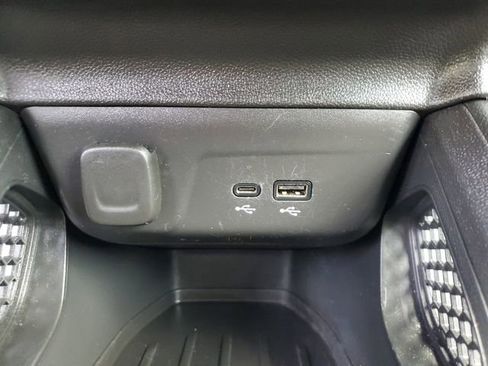 Used 2024 Chevrolet TrailBlazer LS FWD image 21