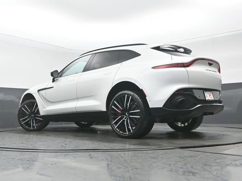 Used 2022 Aston Martin DBX image 32