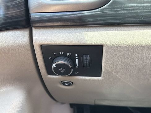 Used 2020 Jeep Grand Cherokee Laredo RWD image 24
