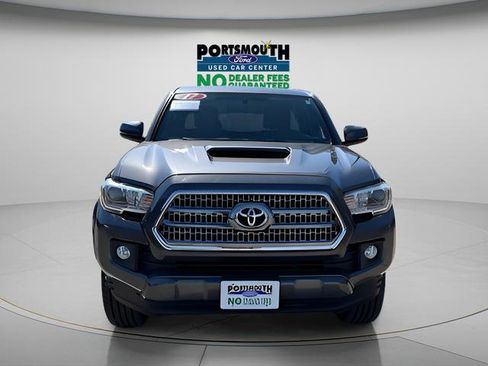 Used 2017 Toyota Tacoma TRD Sport w/ Tow Package (A/T) AWD/4WD image 9