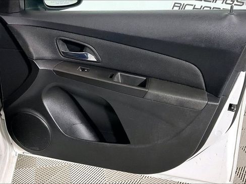 Used 2015 Chevrolet Cruze LT image 18