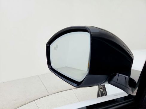 Used 2026 Land Rover Range Rover Velar S image 23