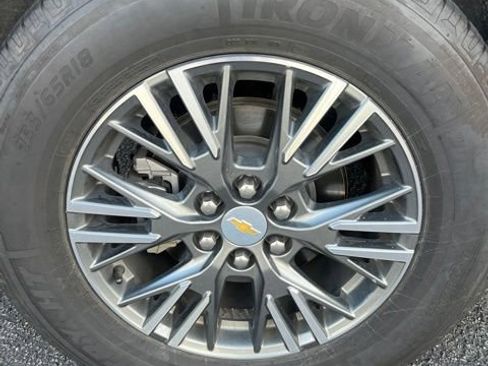 Used 2025 Chevrolet Traverse LT AWD/4WD image 6