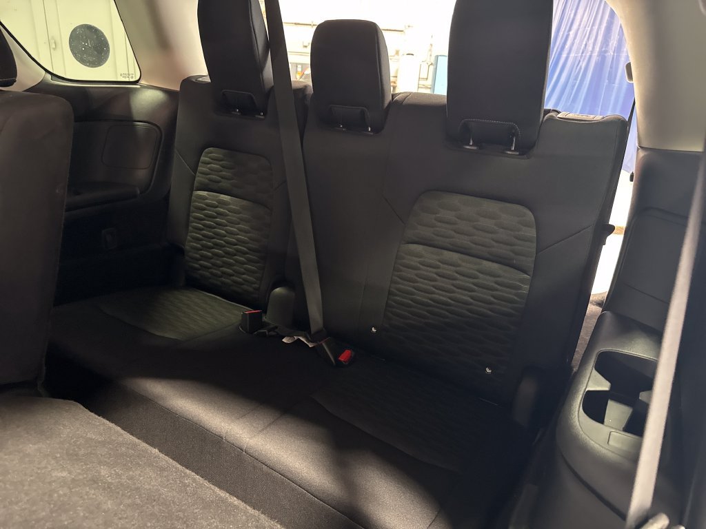 Used 2025 Nissan Pathfinder SV AWD/4WD image 39