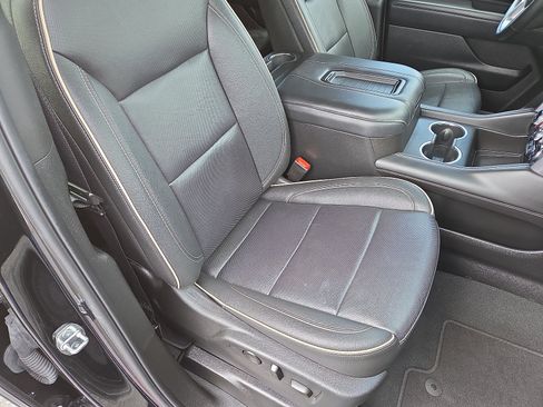 Used 2024 GMC Yukon SLT AWD/4WD image 16