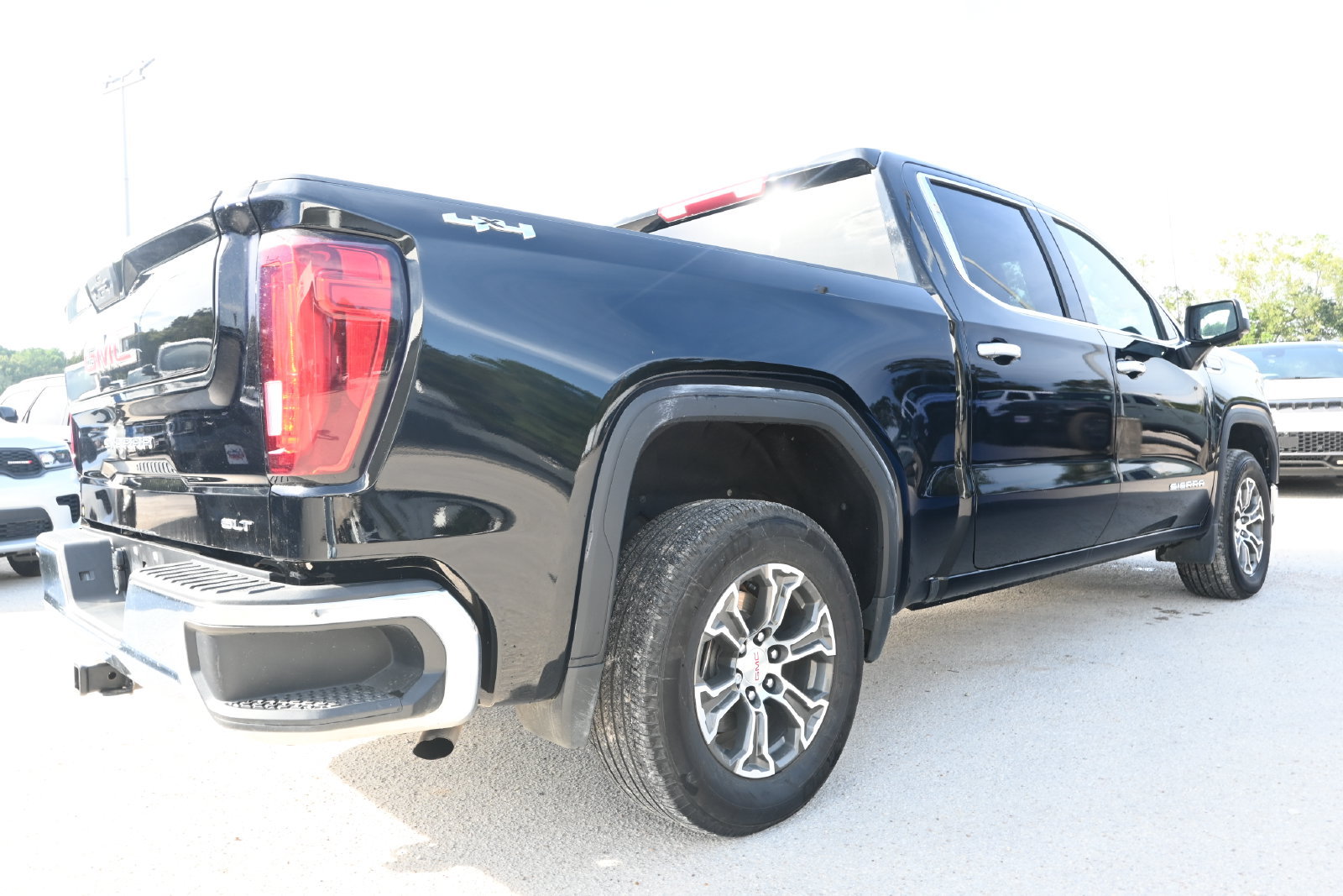 Used 2025 GMC Sierra 1500 SLT AWD/4WD image 2