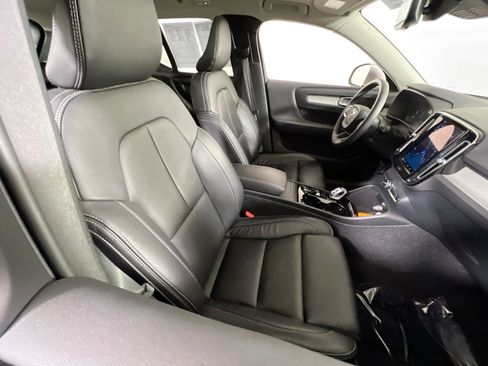 Used 2023 Volvo XC40 B5 Plus w/ Protection Package Premier image 28