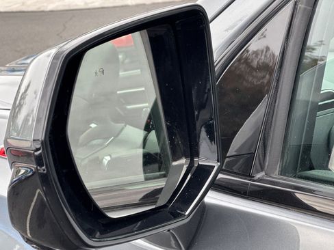 Used 2025 Chevrolet Suburban Z71 image 52