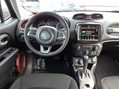 Used 2023 Jeep Renegade Trailhawk AWD/4WD image 18