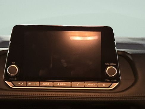 Used 2024 Nissan Rogue SV image 34