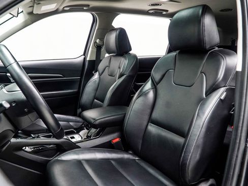 Used 2025 Kia Telluride S image 39