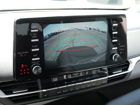 Used 2024 Toyota Sienna XLE FWD image 31
