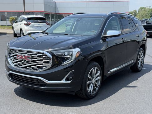 Used 2018 GMC Terrain Denali w/ Advanced Safety Package image 4