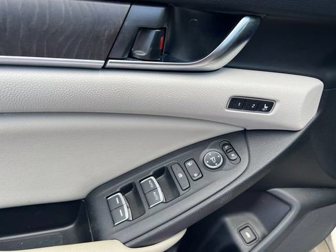 Used 2019 Honda Accord EX-L image 12