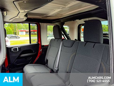 Used 2025 Jeep Wrangler Unlimited Sahara AWD/4WD image 17