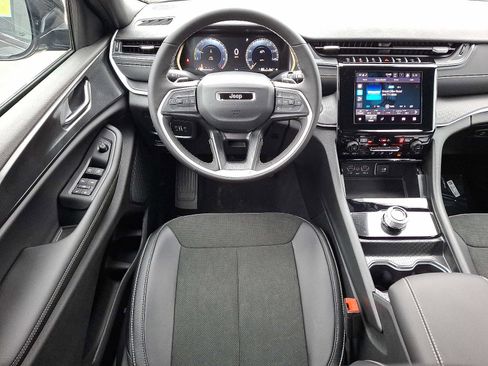 New 2025 Jeep Grand Cherokee L Laredo image 7