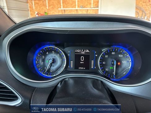 Used 2020 Chrysler Pacifica Touring w/ S Appearance Package FWD image 14