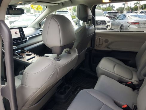 Used 2023 Toyota Sienna XLE image 14