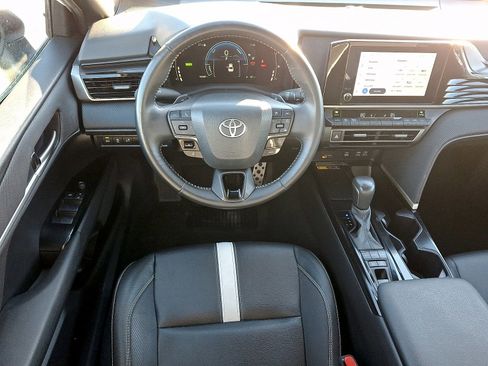 Used 2025 Toyota Camry SE image 10