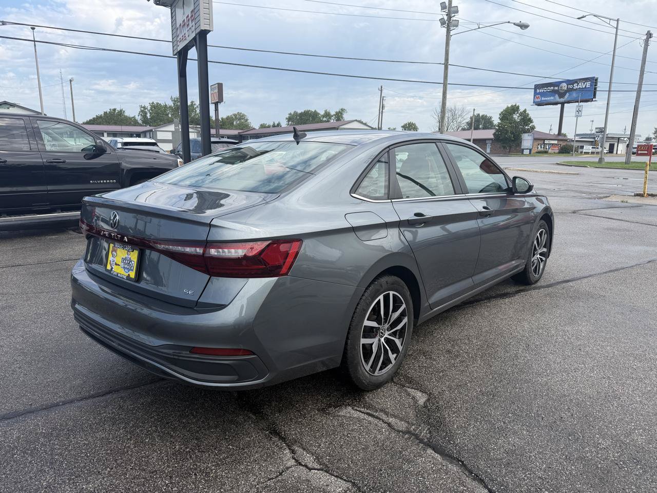 Used 2025 Volkswagen Jetta SE FWD image 6