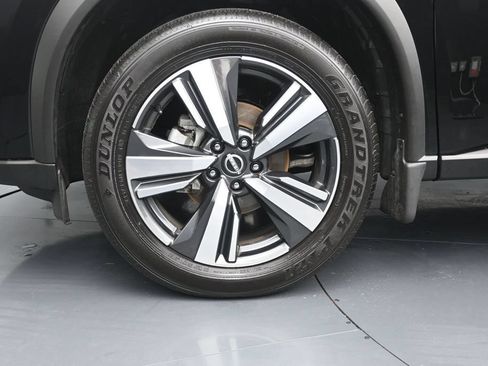 Used 2025 Nissan Rogue SL AWD/4WD image 14