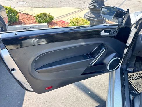 Used 2013 Volkswagen Beetle 2.0T image 6