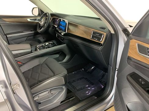 Used 2024 Volkswagen Atlas SE AWD/4WD image 40