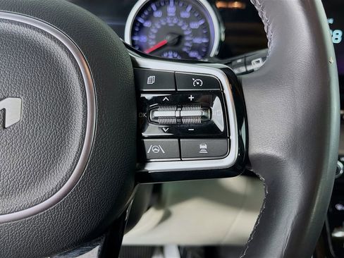 Used 2024 Kia Carnival EX FWD image 17