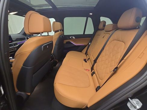 Certified 2025 BMW X5 xDrive40i w/ M Sport Package image 24
