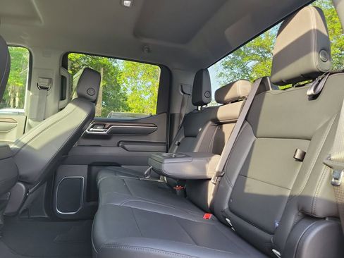 Used 2025 GMC Sierra 1500 SLT image 12