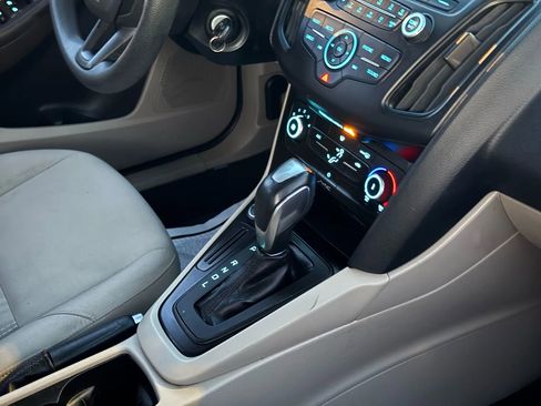 Used 2015 Ford Focus SE w/ Reverse Sensing Package image 21