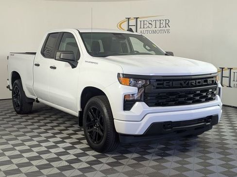 Used 2023 Chevrolet Silverado 1500 Custom AWD/4WD image 2