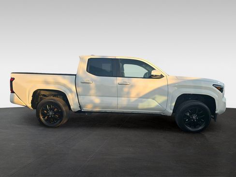 Used 2024 Toyota Tacoma SR5 AWD/4WD image 4