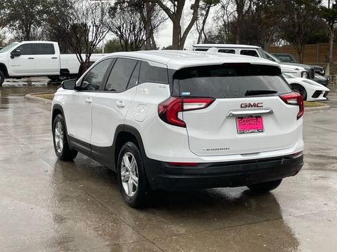 Used 2024 GMC Terrain SLE image 4