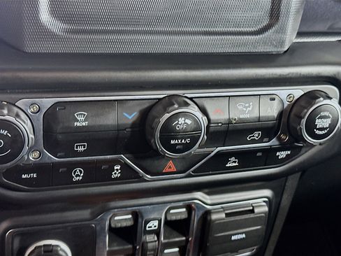 Used 2022 Jeep Wrangler Unlimited Sport image 24