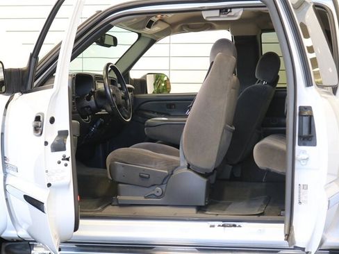 Used 2005 GMC Sierra 2500 SLE w/ Heavy-Duty Power Package AWD/4WD image 54