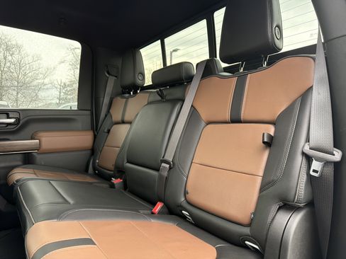 Used 2023 Chevrolet Silverado 3500 High Country w/ Technology Package image 28