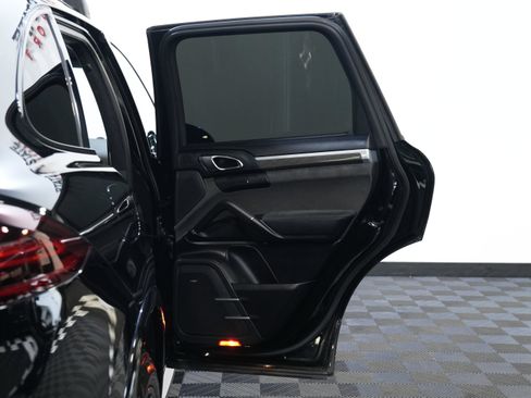 Used 2016 Porsche Cayenne GTS image 27