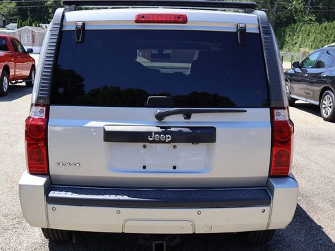 Used 2007 Jeep Commander Sport AWD/4WD image 7